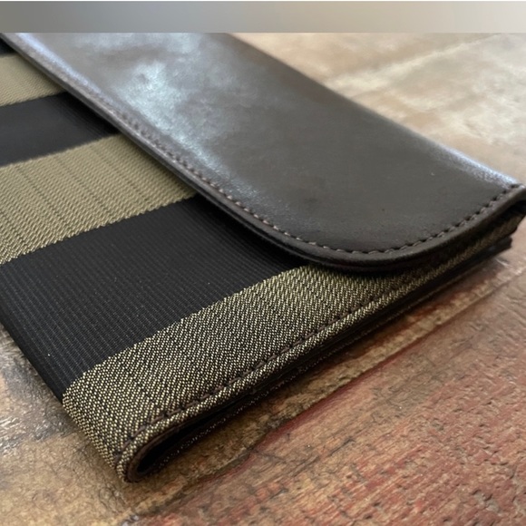 AUTH FENDI BROWN LEATHER/CANVAS  VERTICAL LINES VERY CLEAN WALLET CHAIN NOT/IN’D - Picture 5 of 9